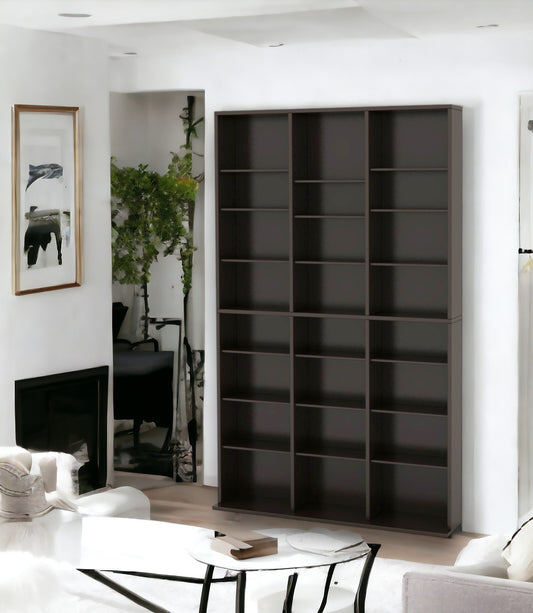 Media shelving unit with adjustable shelves