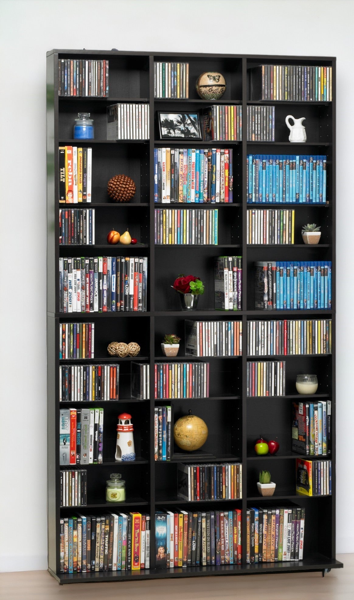 Media shelving unit with adjustable shelves